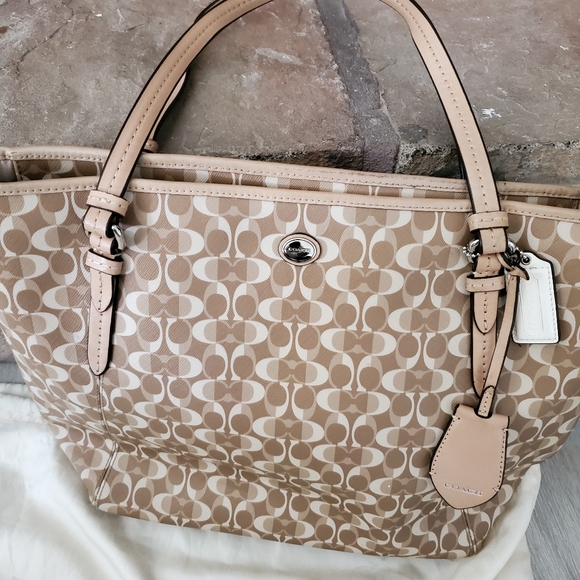 Coach Peyton c Tote (XL) B1495-F27350 *MINT* $328 - Picture 2 of 7